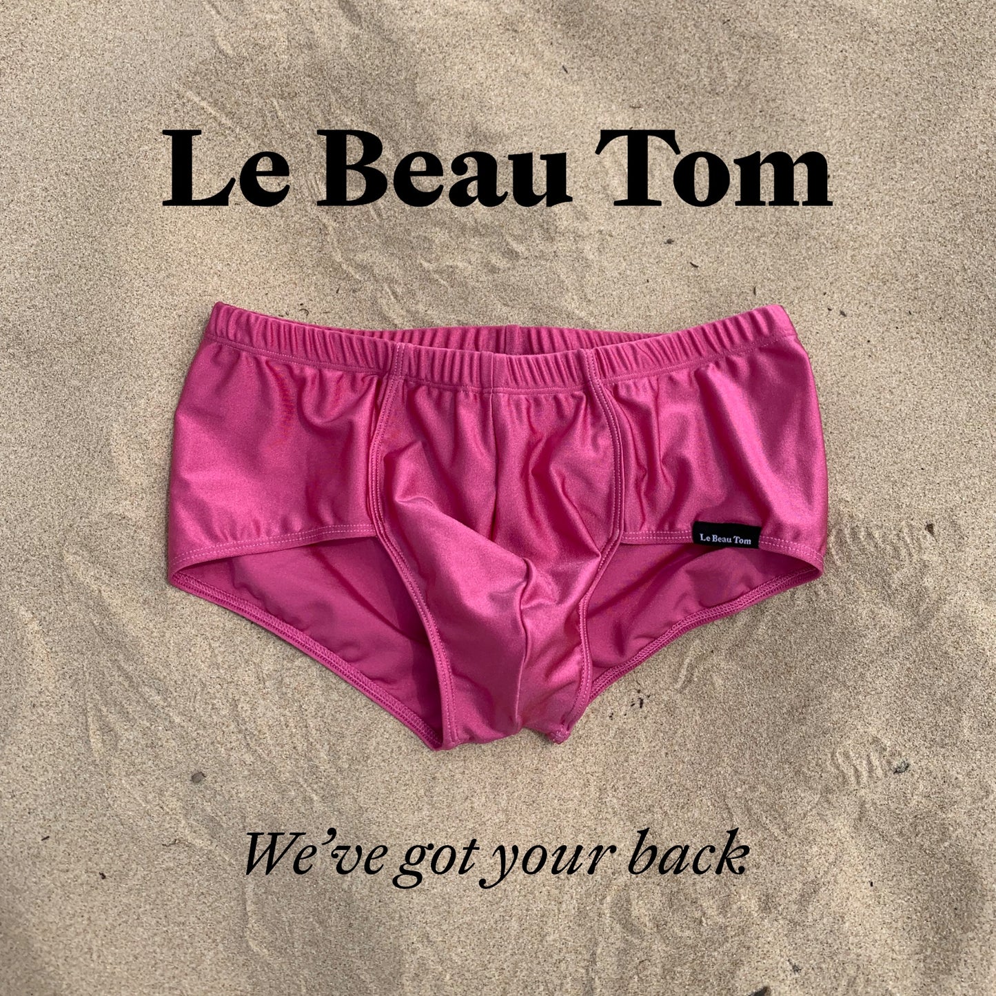 Photo packshot du boxer shorty fuschia de la collection de maillots de bain Le Beau Tom. Cette marque Lyonnaise propose une sélection de maillots tendances et de sous-vêtements confortables.