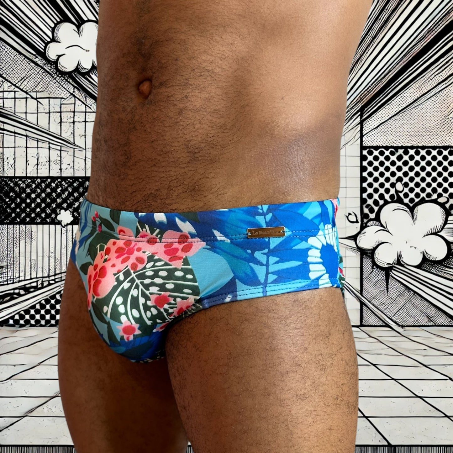 Maillot de bain homme Le Beau Tom — vue de face, coupe taille basse, confort et élégance française, fleuri, bleu, vue latérale face