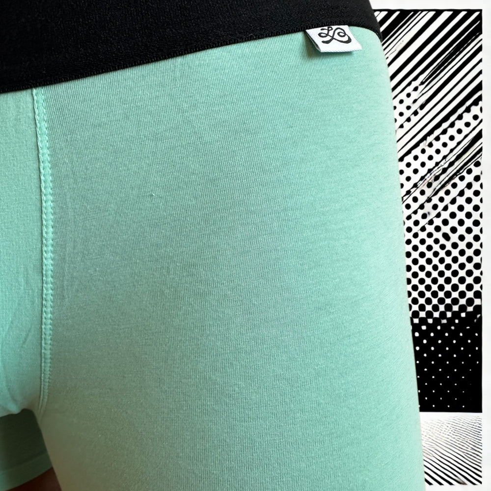 
                  
                    Boxer homme Le Beau Tom — vert confort, marque française, design lyonnais, fabrication portugal, gros plan étiquette
                  
                