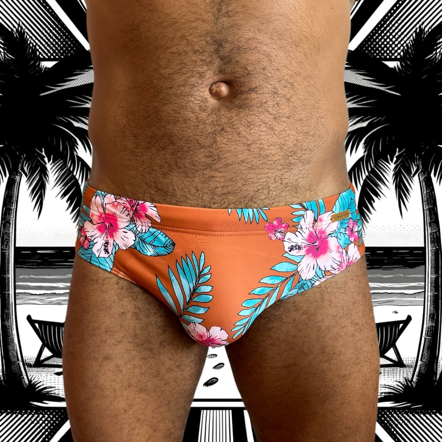 Maillot de bain homme Le Beau Tom — vue de face, coupe taille basse, confort et élégance française, fleuri, tropical, modèle Orange Sunset, vue de face