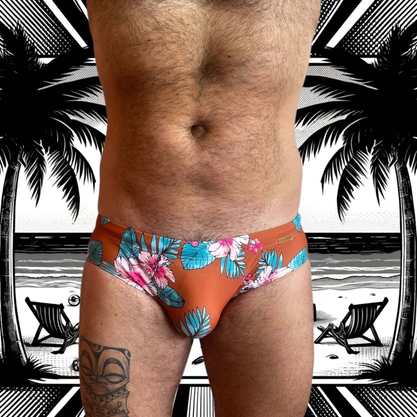 Maillot de bain homme Le Beau Tom — vue de face, coupe taille basse, confort et élégance française, fleuri, tropical, modèle Orange Sunset, vue de face