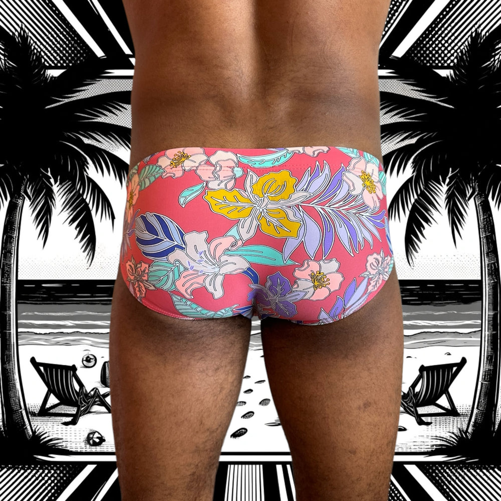 
                  
                    Maillot de bain homme Le Beau Tom — vue de face, coupe taille basse, confort et élégance française, fleuri, tropical, modèle Pink Paradise, vue de dos
                  
                