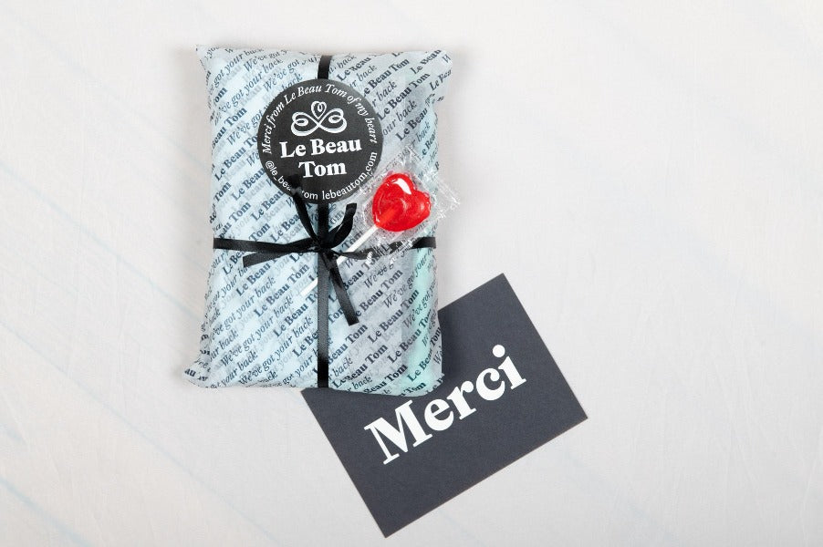 Carte cadeau à offrir valable sur le site internet Le Beau Tom. Carte valable sur le site pour l'achat de slips, boxers, jockstraps et maillots de bain. La marque de sous-vêtements propose des articles de qualités, sexy et confortables.